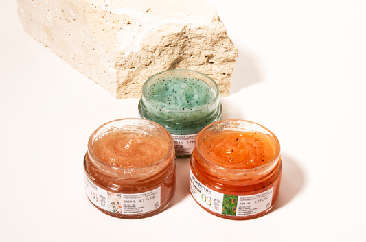 Gommage corps : pourquoi exfolier sa peau ? Le guide pour une peau douce et lumineuse !